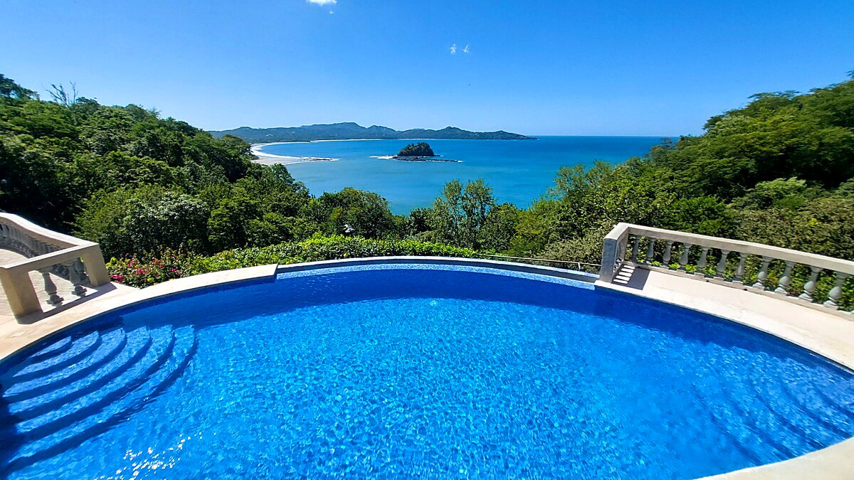 Infinity pool facing the Pacific